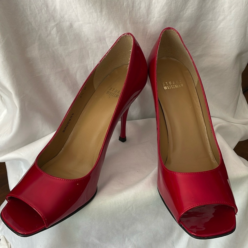Stuart Weitzman 👠Red patent, open toe, leather soles. Size 9.5